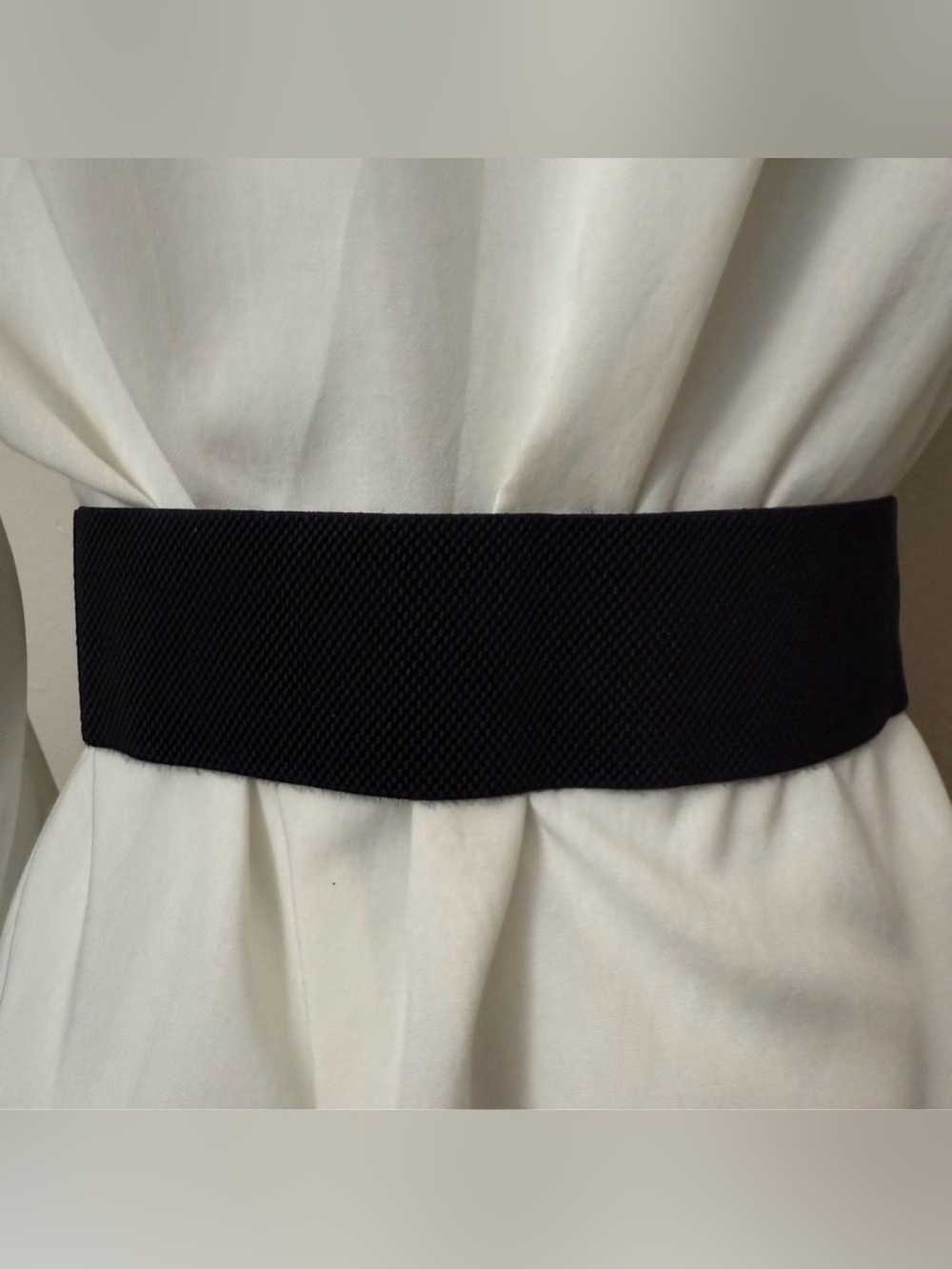 Black PU leather elastic waistband belt with gold tone buckle - Picture 4 of 9